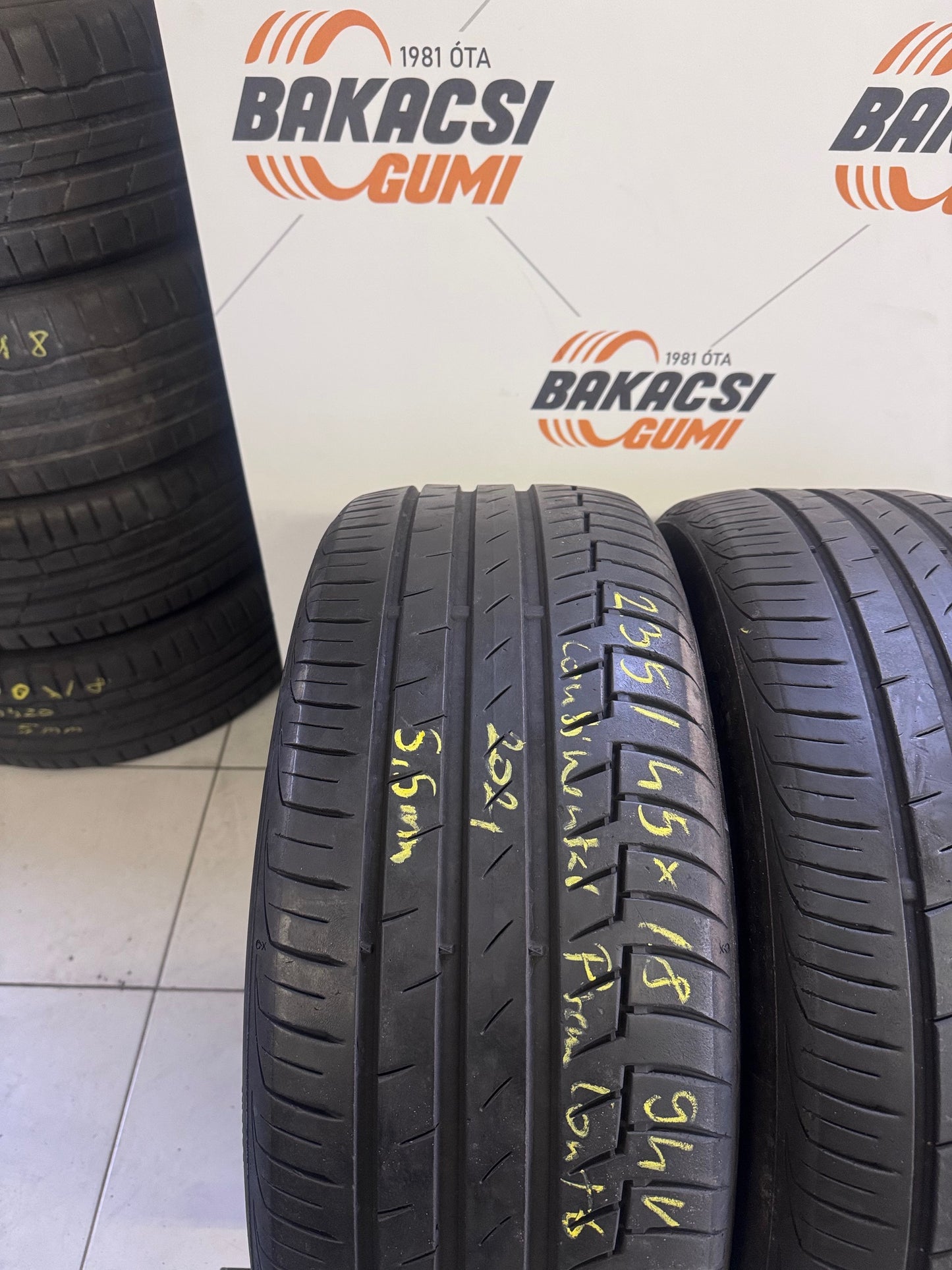 235/45R18 Continental nyári gumi