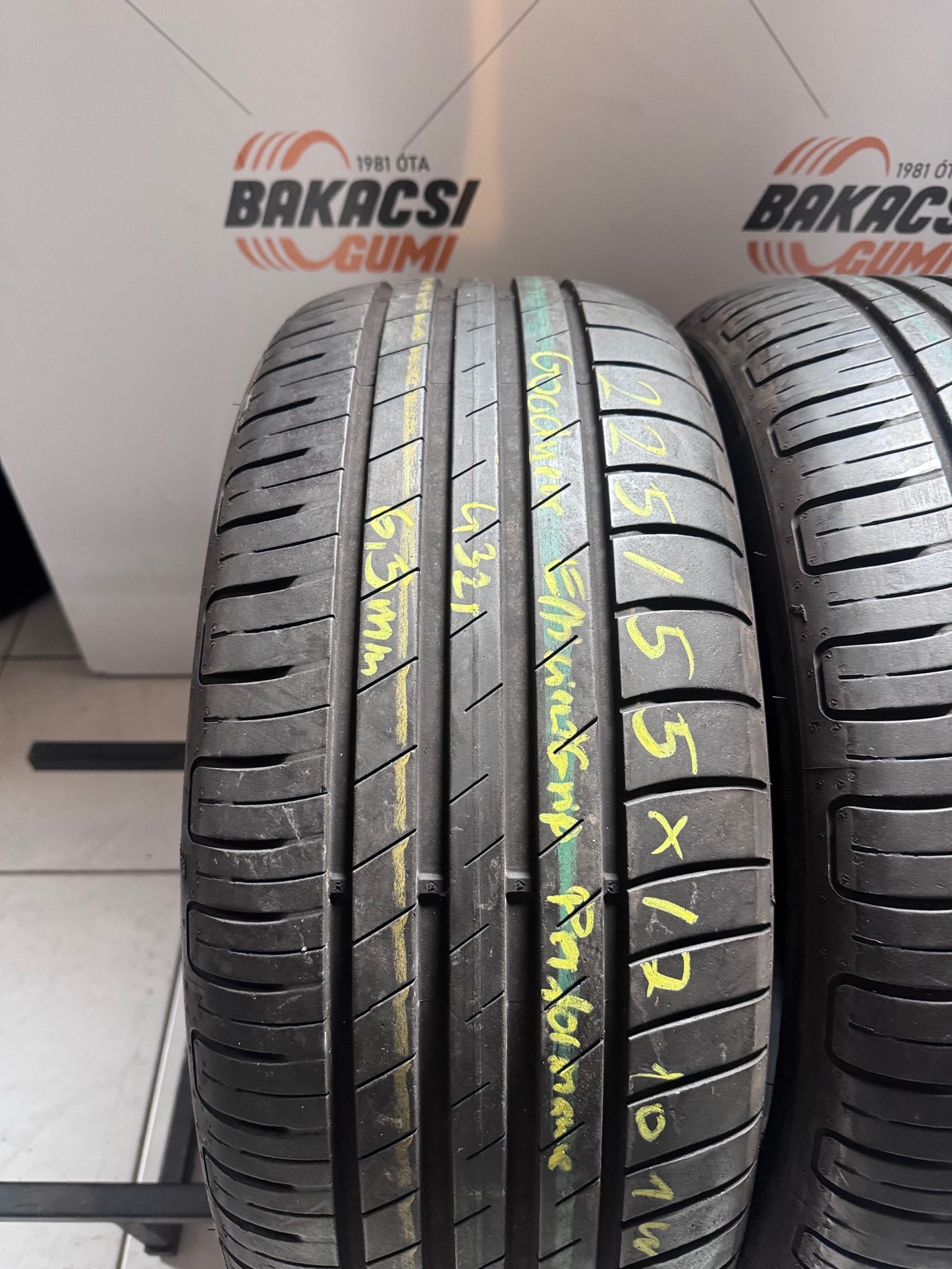 225/55R17 Goodyear nyári gumi eladó