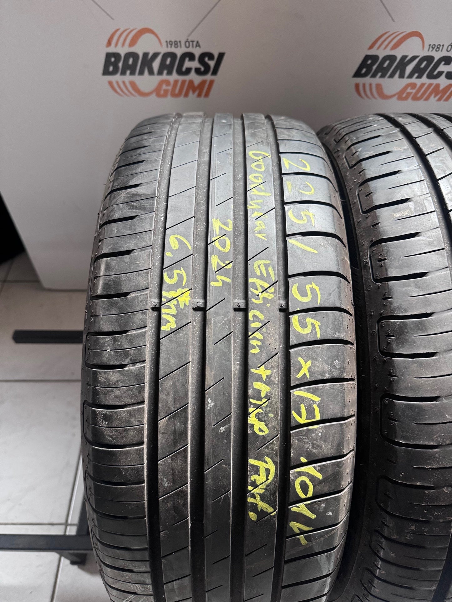 225/55R17 Goodyear nyári gumi eladó
