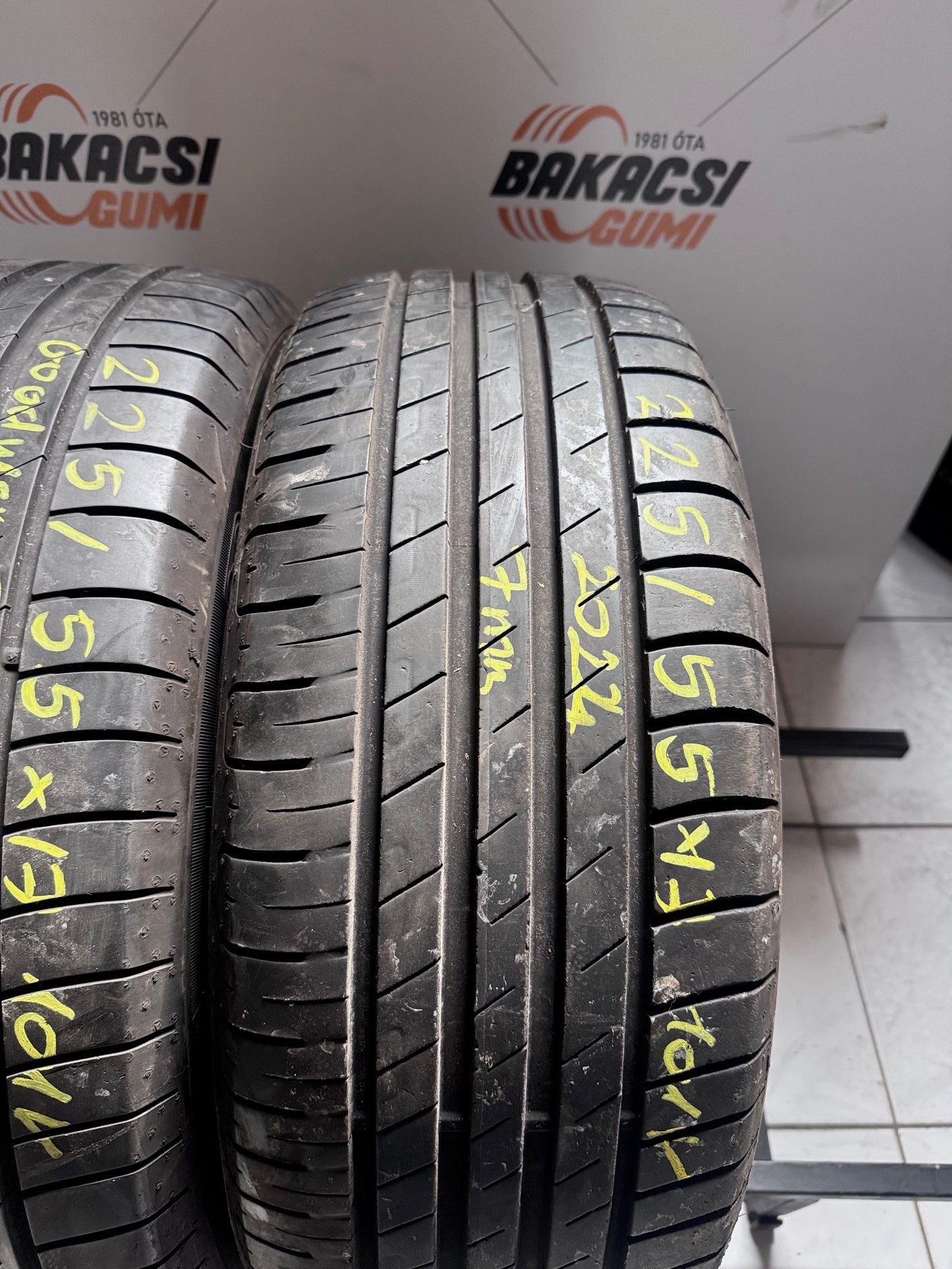 225/55R17 Goodyear nyári gumi eladó