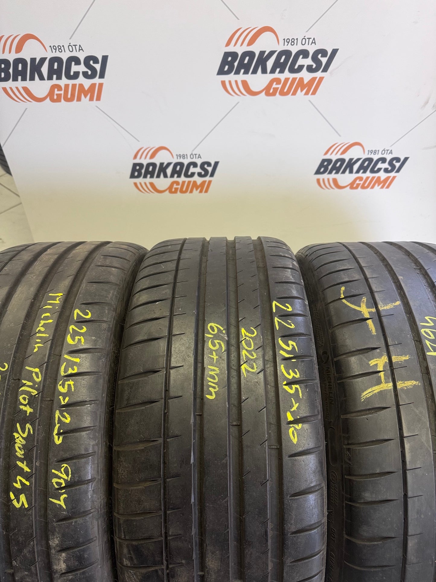 225/35R20 és 255/30R20 Michelin nyári gumi szett