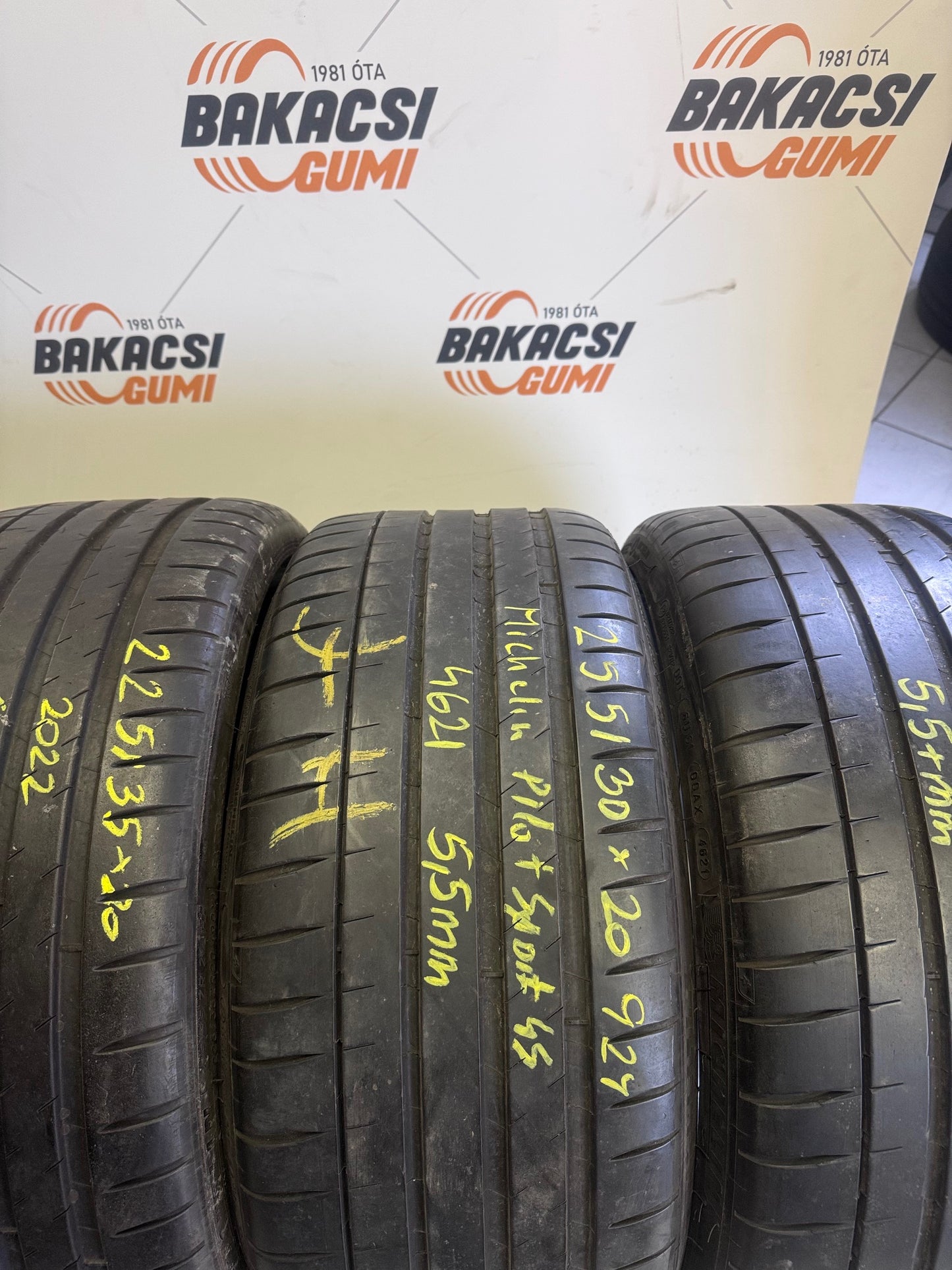 225/35R20 és 255/30R20 Michelin nyári gumi szett