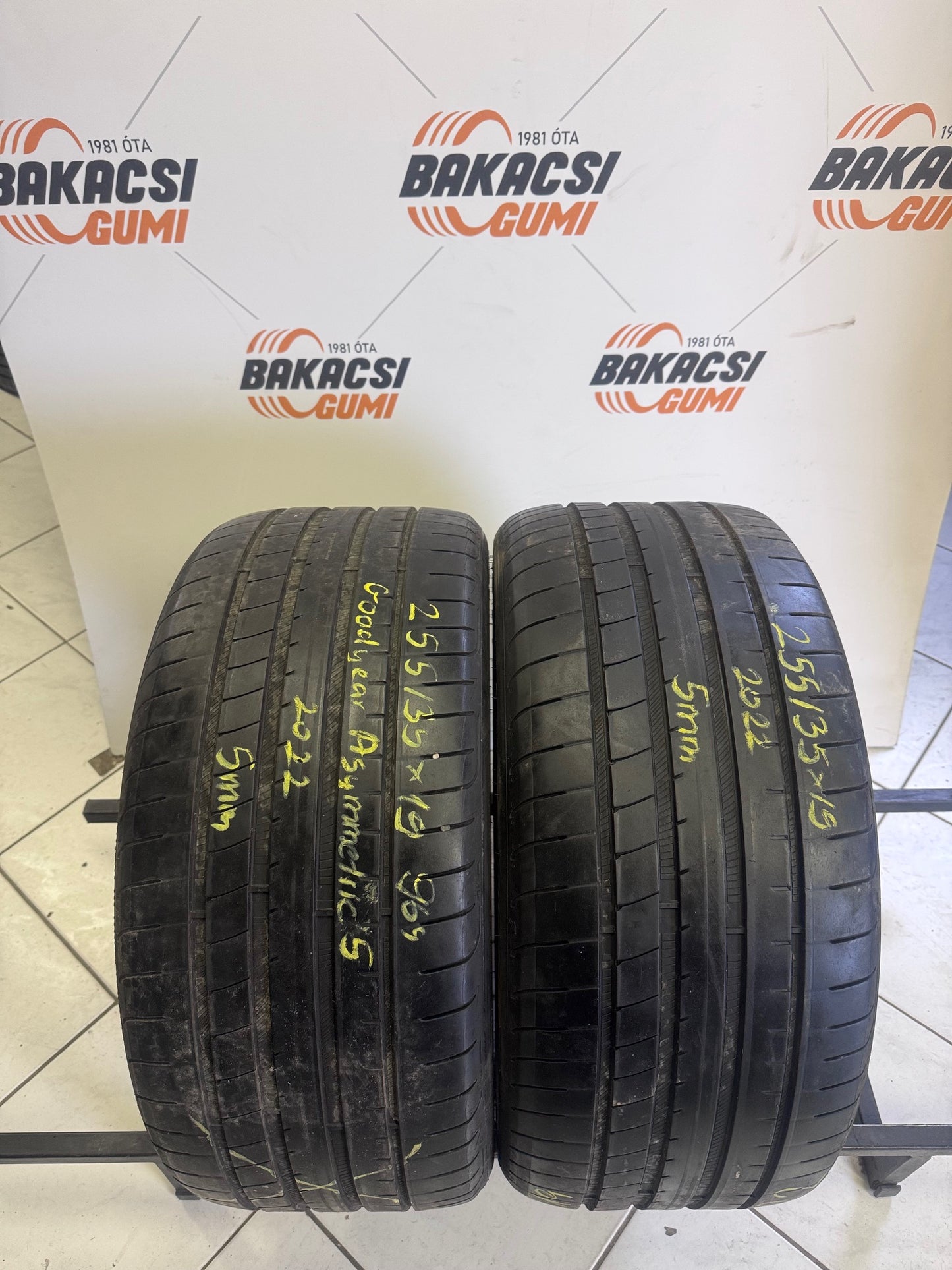 255/35R19 Goodyear nyári gumi eladó