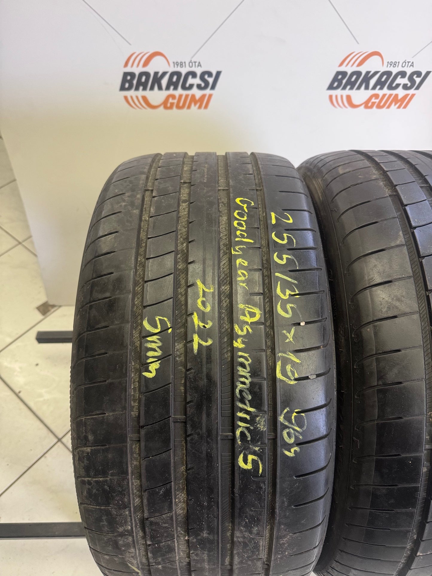 255/35R19 Goodyear nyári gumi eladó