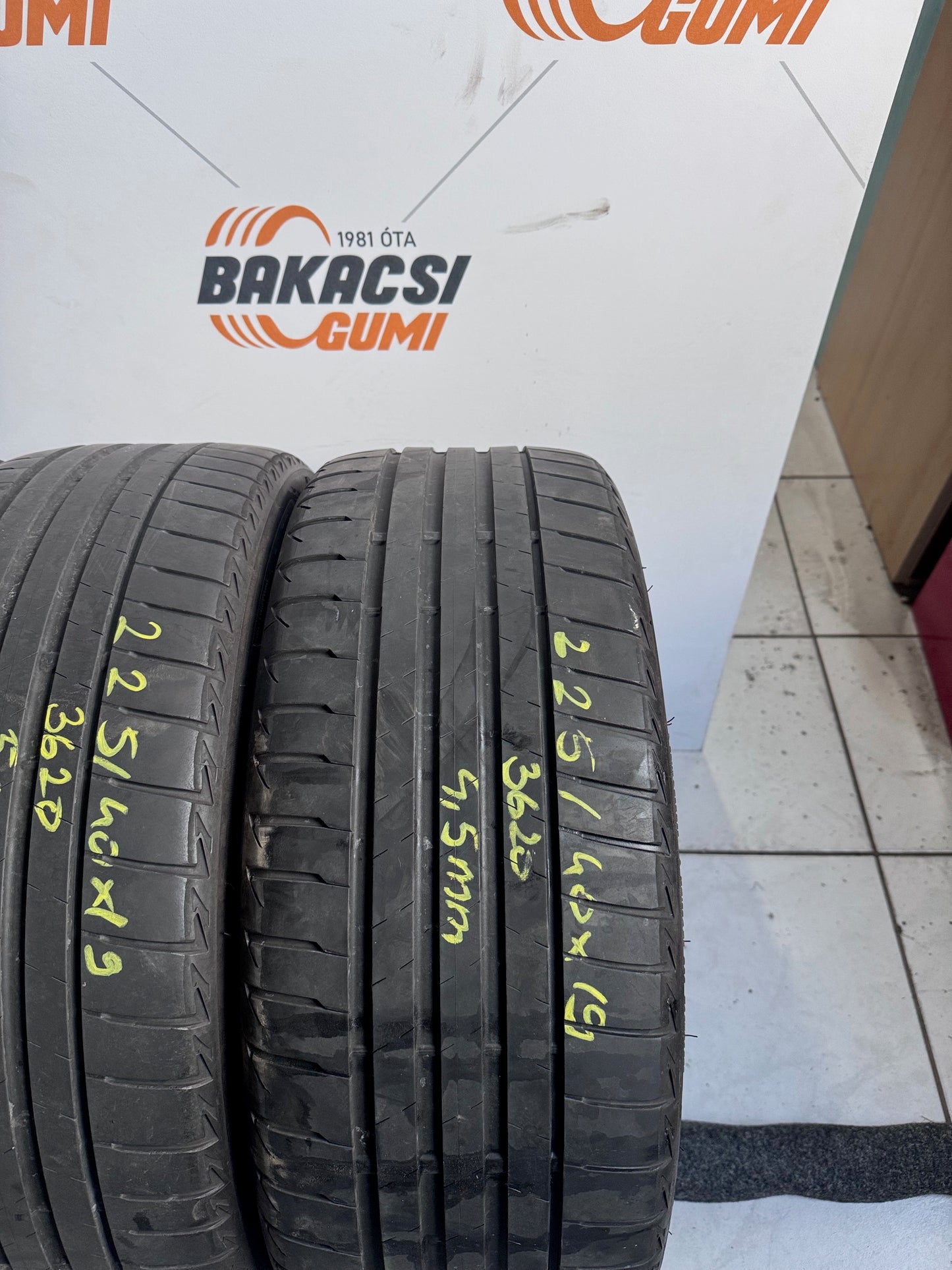 225/40R19 Bridgestone nyári gumi eladó