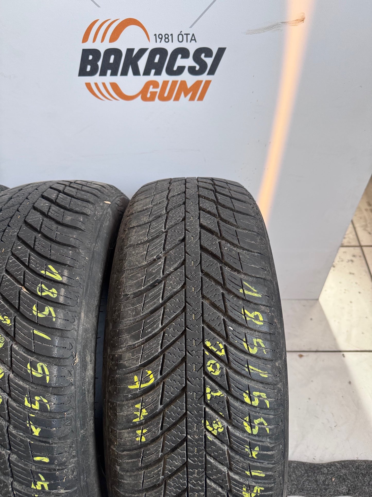 185/55R15 Nexen 4évszakos gumi eladó