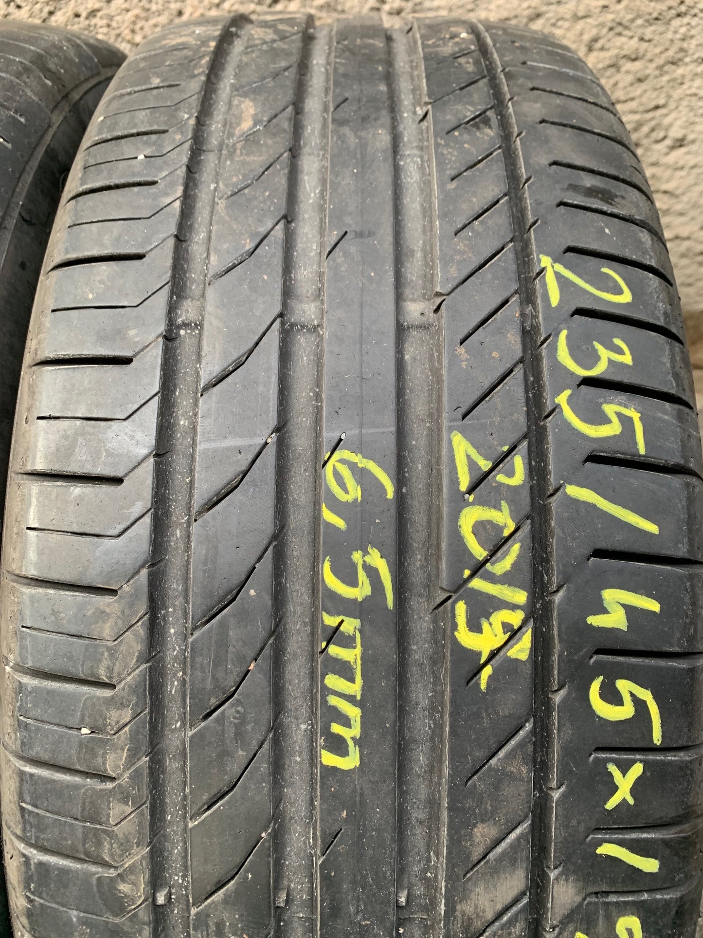 235/45R19 Continental nyári gumi