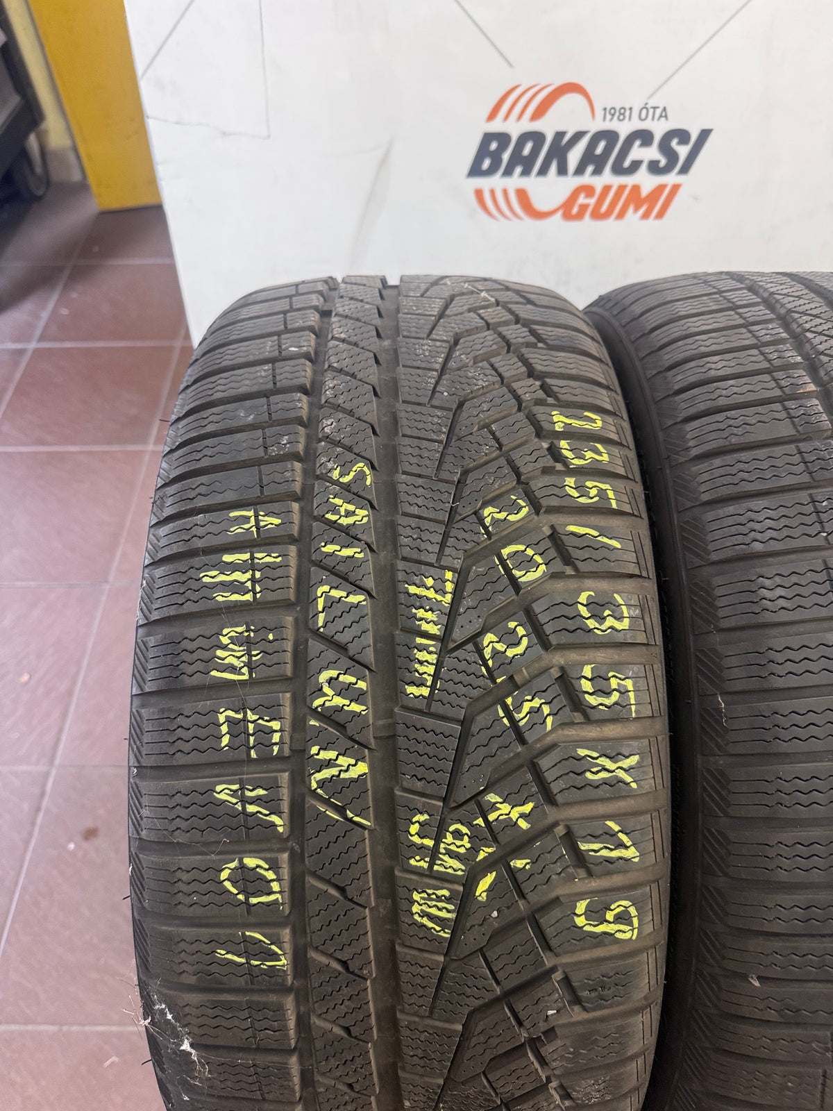 235/35R19 Sailun téli gumi eladó