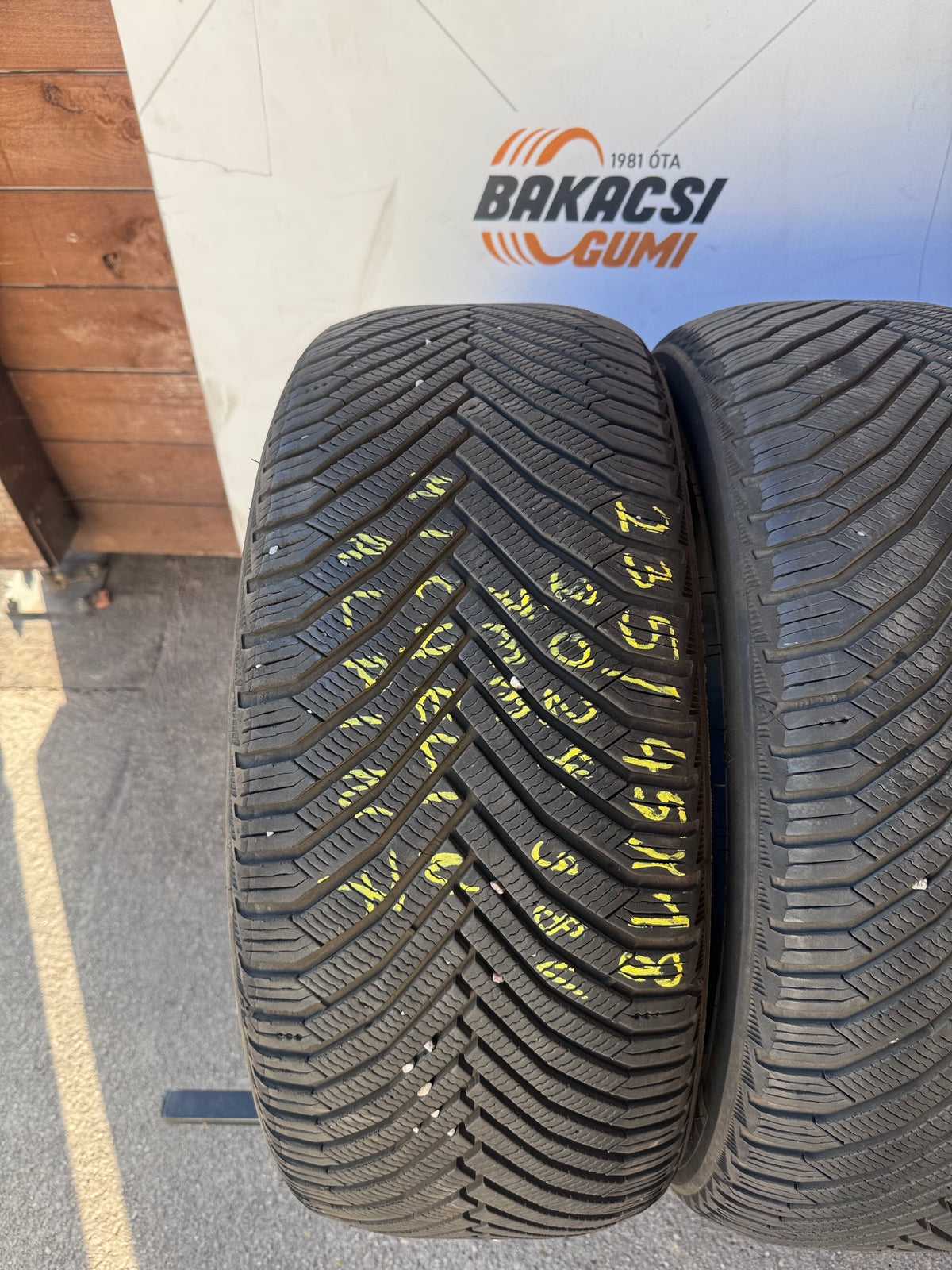 235/45R18 Michelin téli gumi eladó