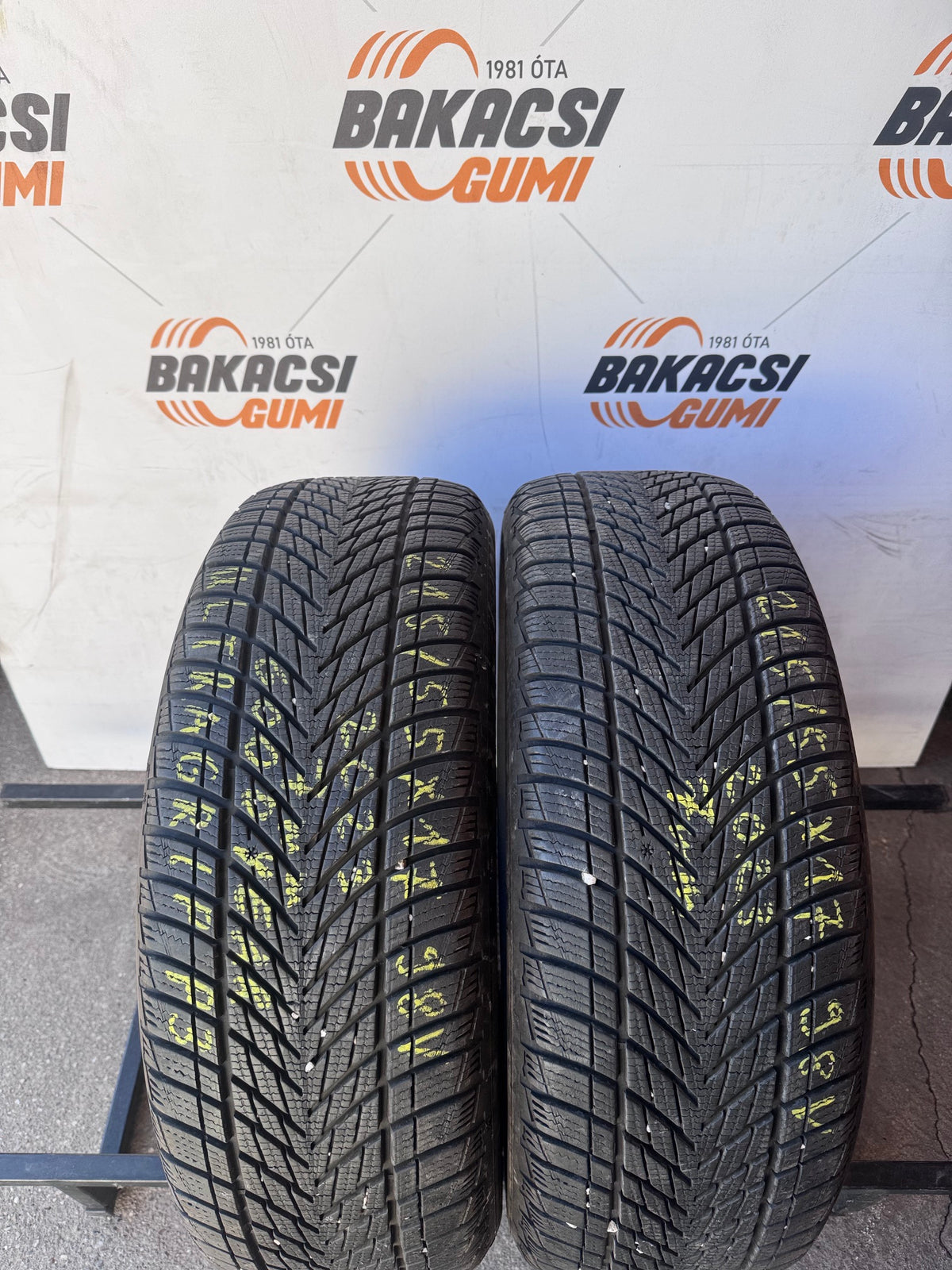 215/55R17 Goodyear téli gumi eladó