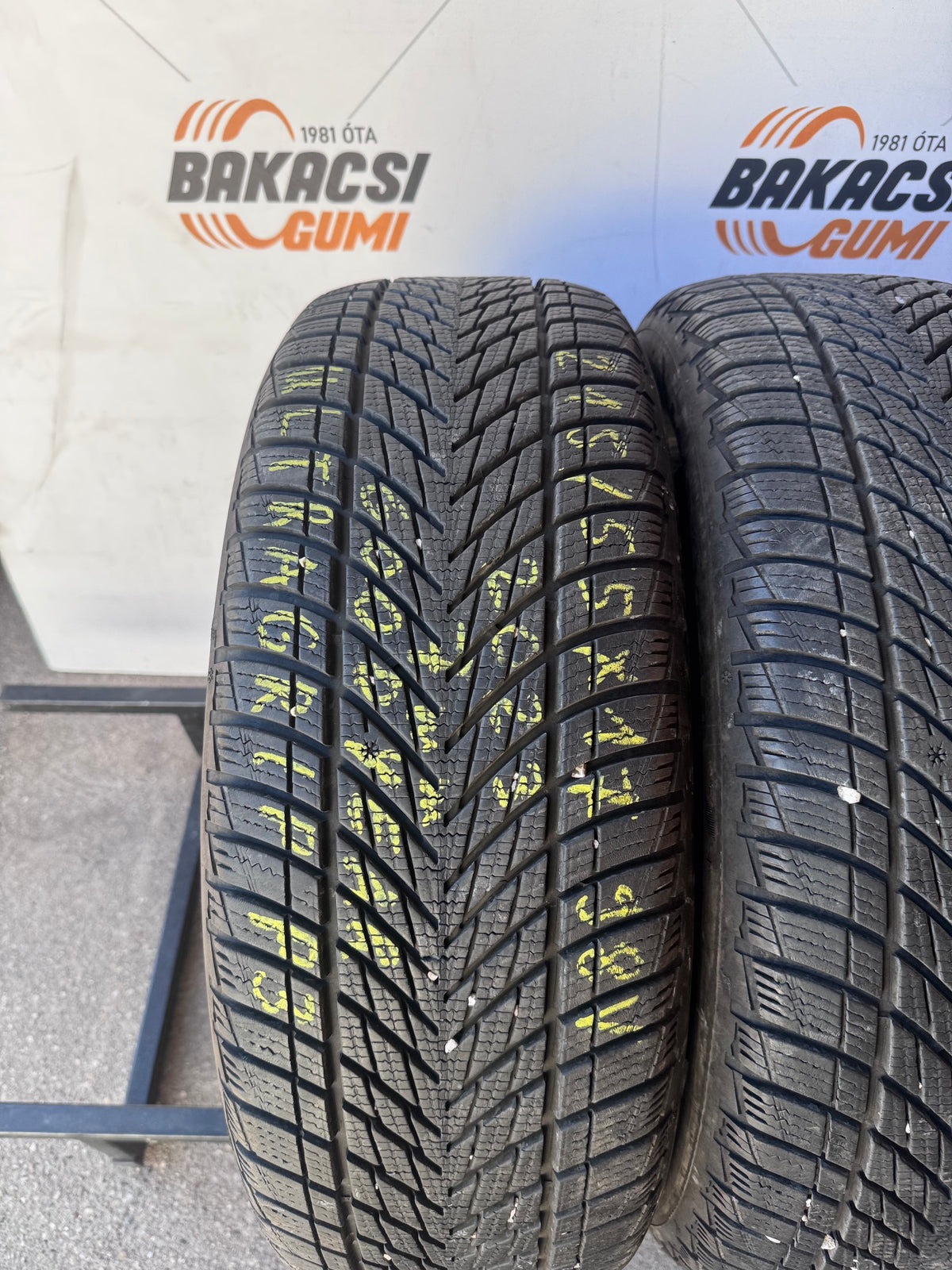 215/55R17 Goodyear téli gumi eladó