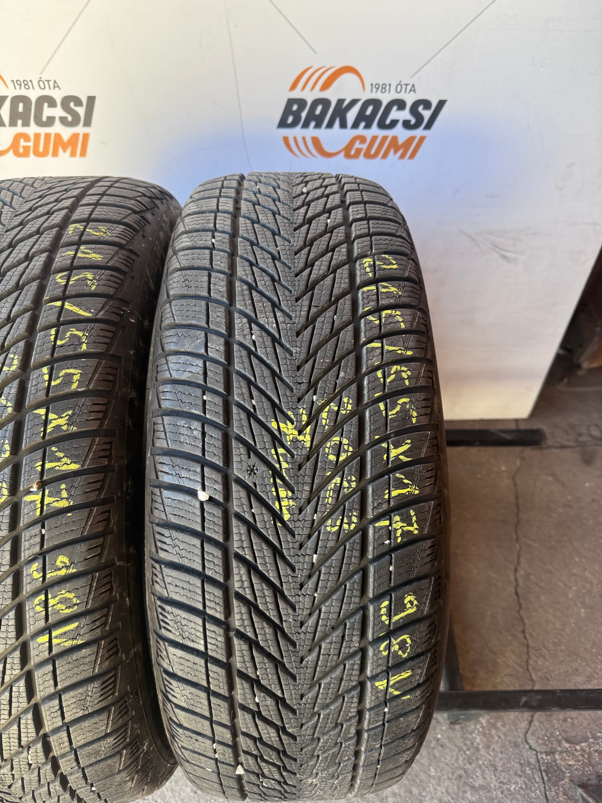 215/55R17 Goodyear téli gumi eladó
