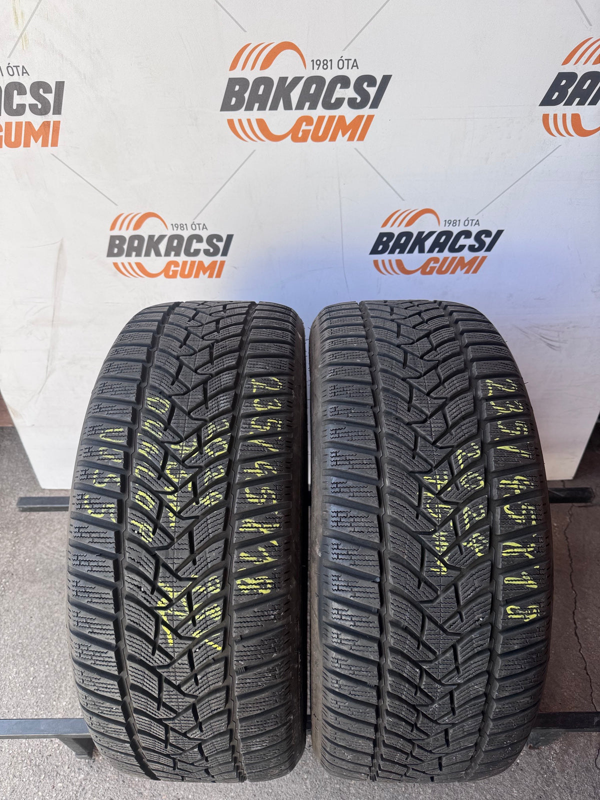 235/45R18 Dunlop téli gumi eladó