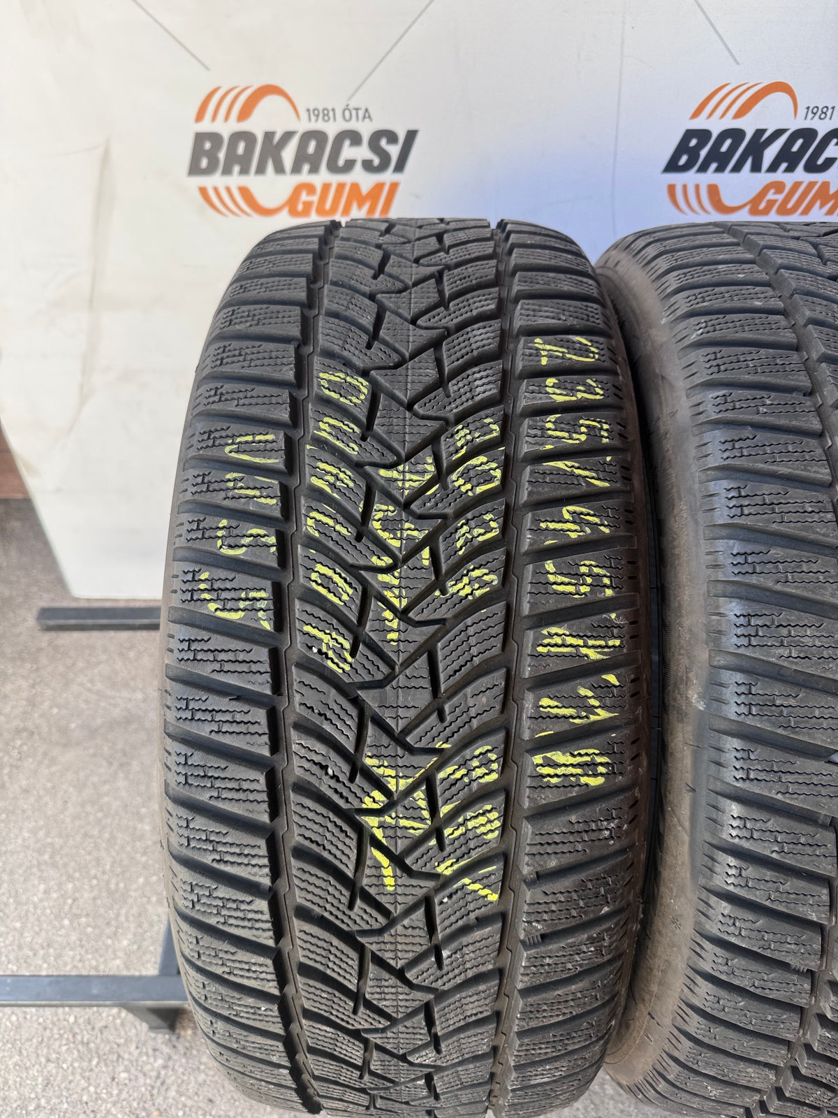 235/45R18 Dunlop téli gumi eladó