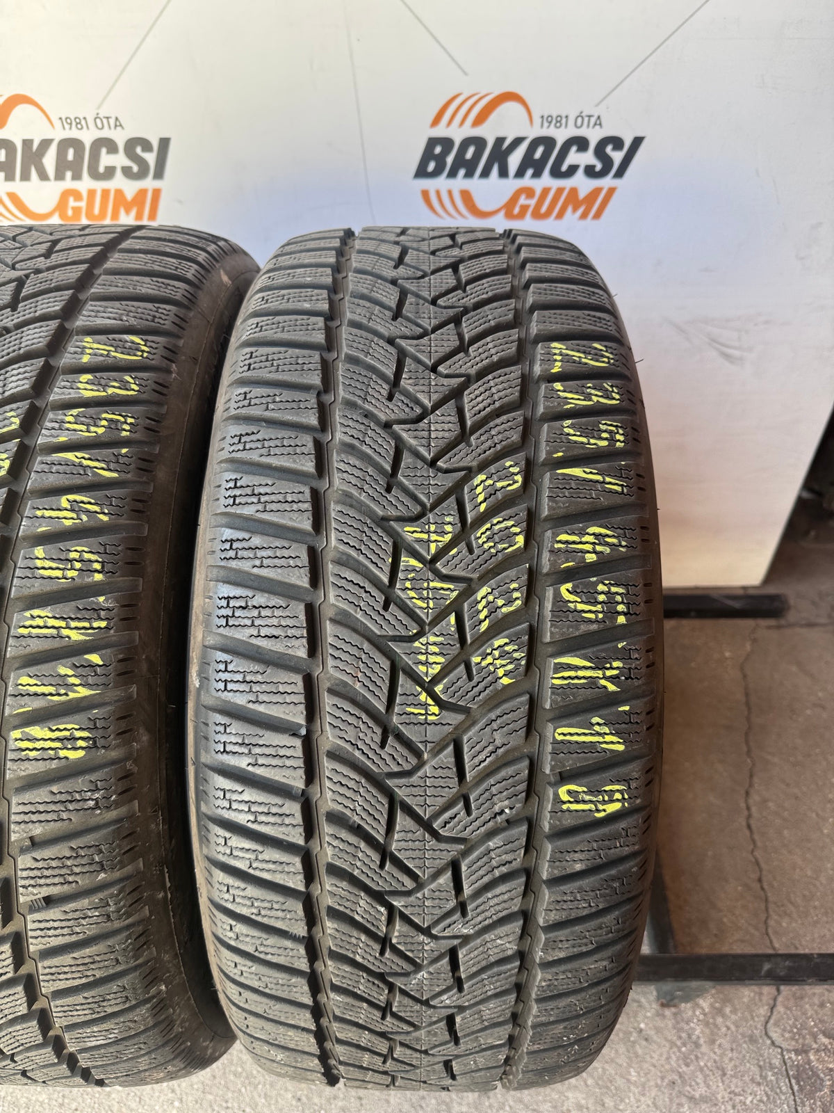 235/45R18 Dunlop téli gumi eladó
