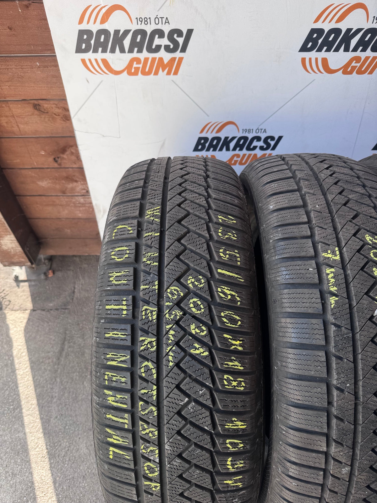 235/60R18 Continental téli gumi eladó
