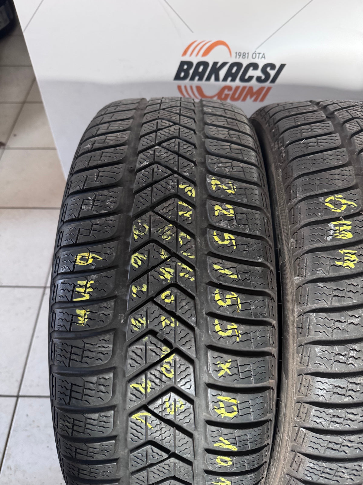 225/55R17 Pirelli téli gumi eladó