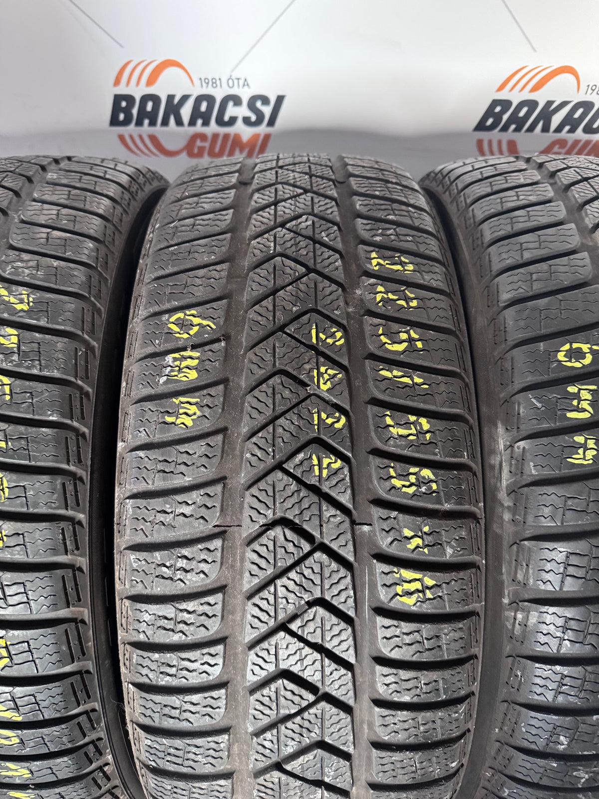 225/55R17 Pirelli téli gumi eladó