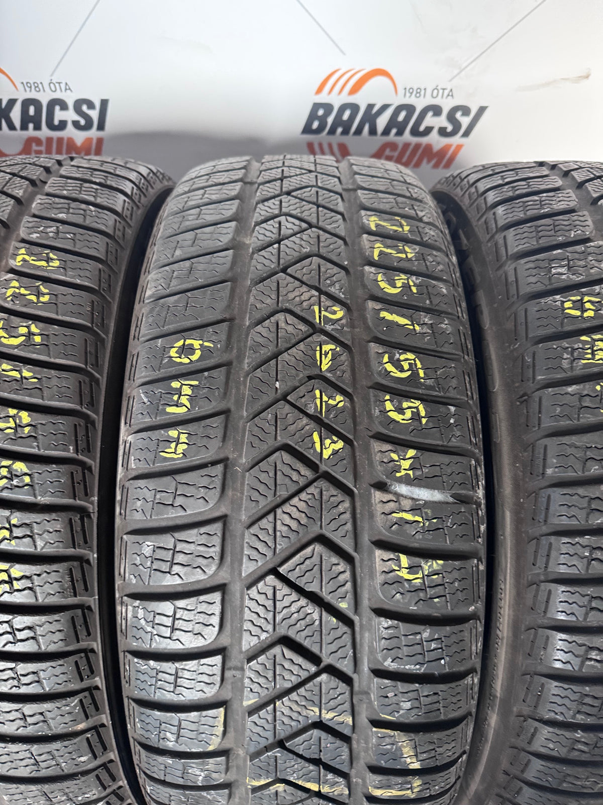 225/55R17 Pirelli téli gumi eladó