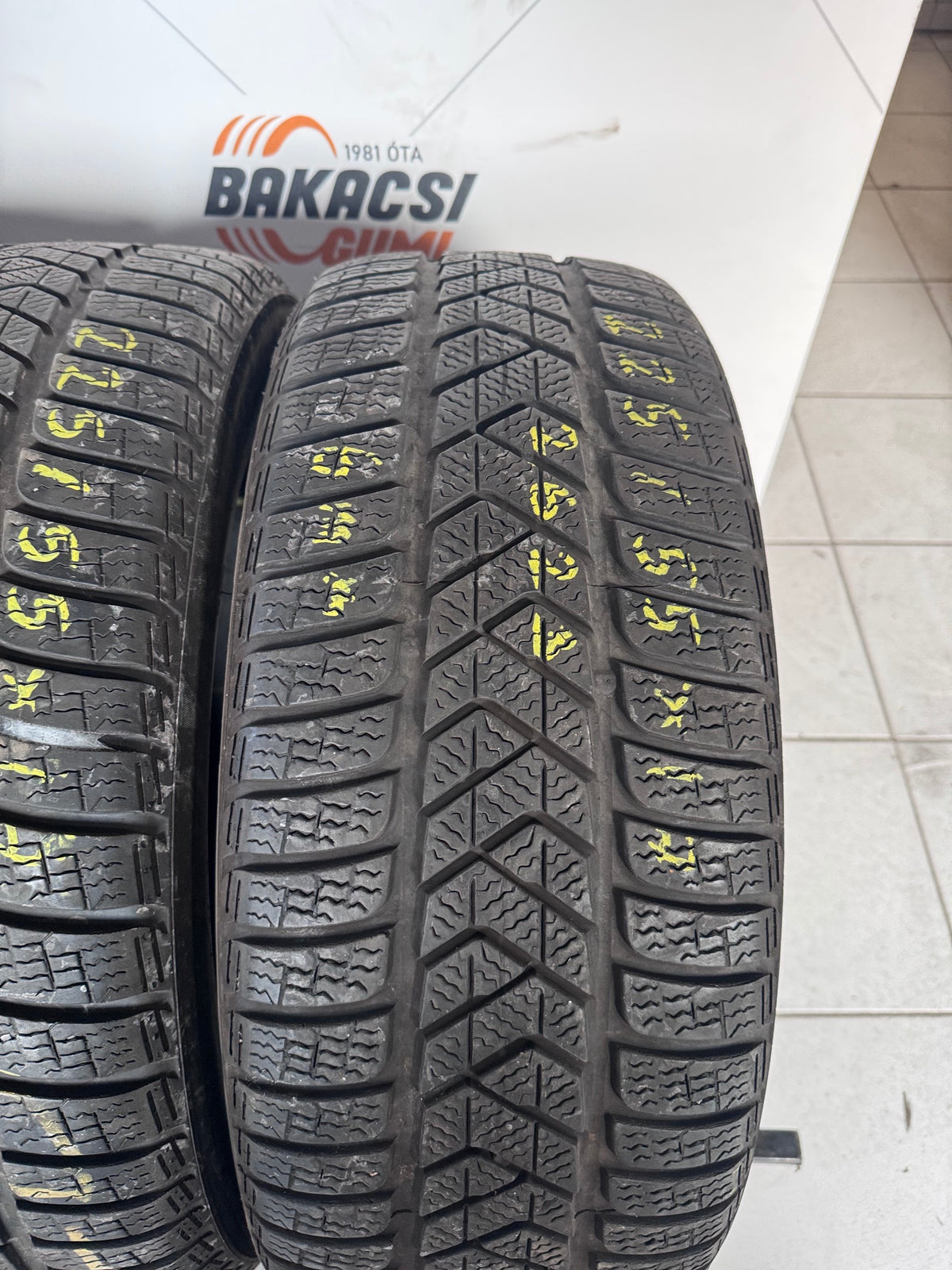 225/55R17 Pirelli téli gumi eladó