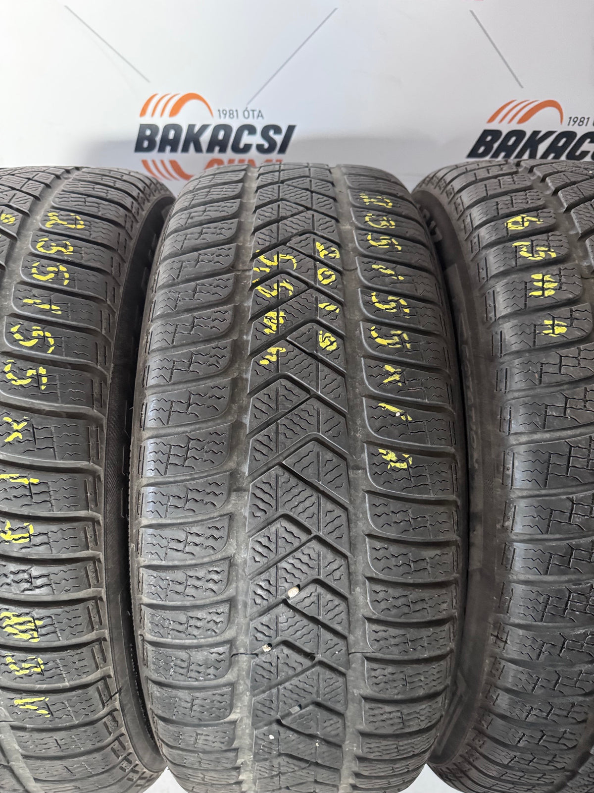 235/55R17 Pirelli téli gumi eladó