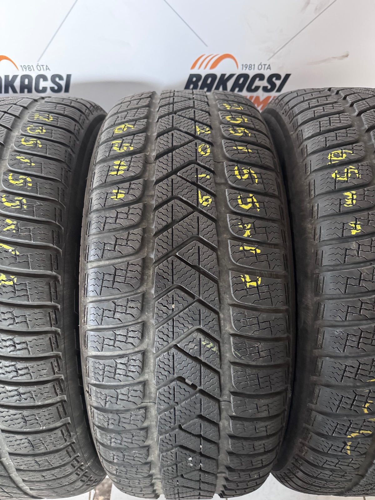 235/55R17 Pirelli téli gumi eladó