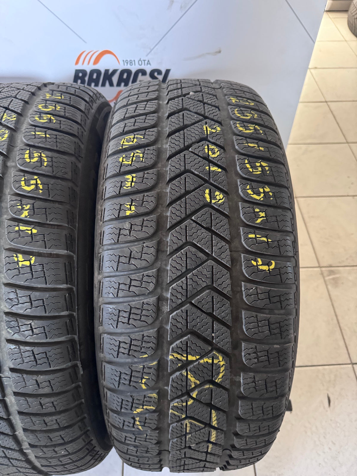 235/55R17 Pirelli téli gumi eladó