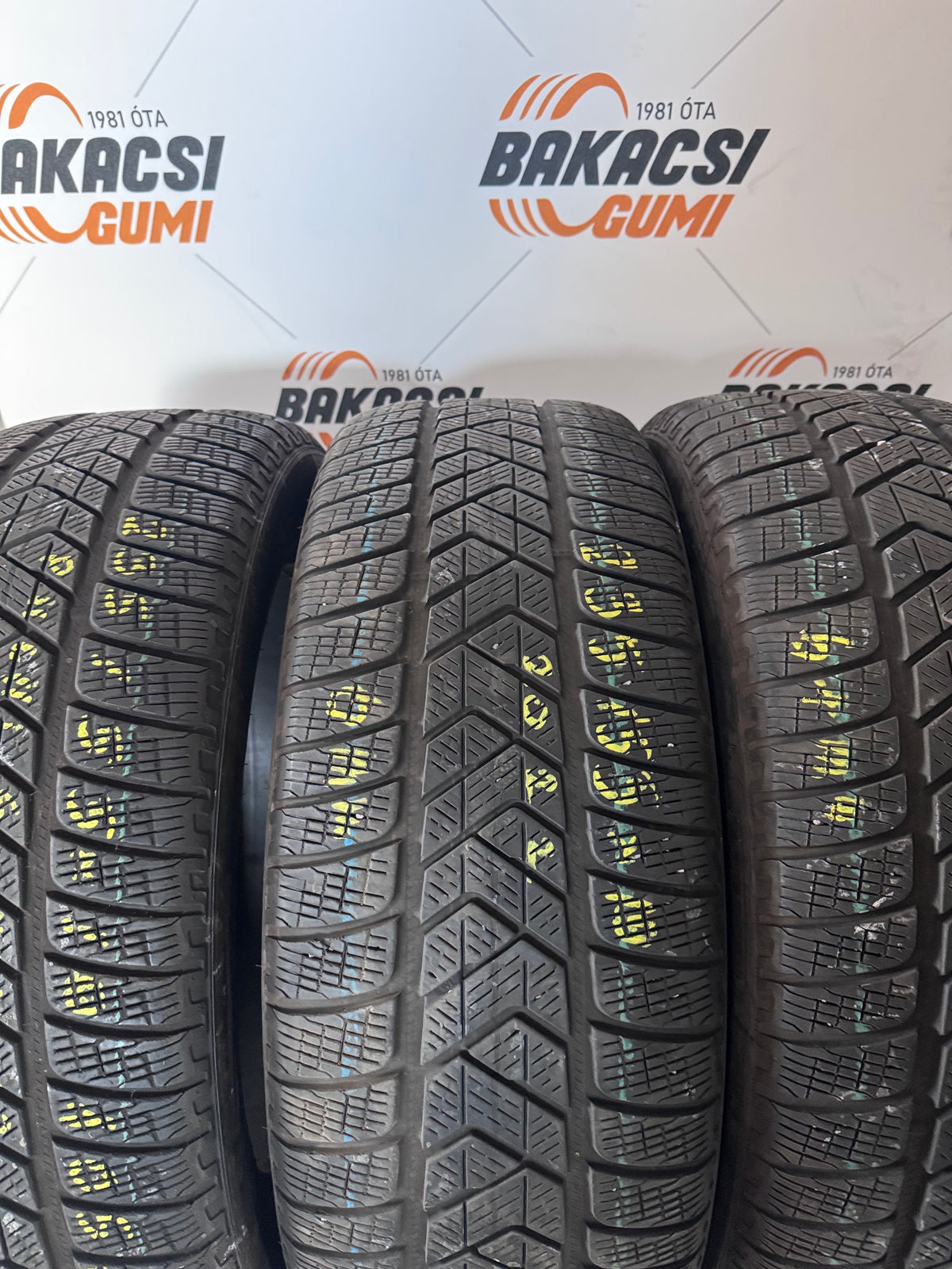 235/55R19 Pirelli téli gumi eladó
