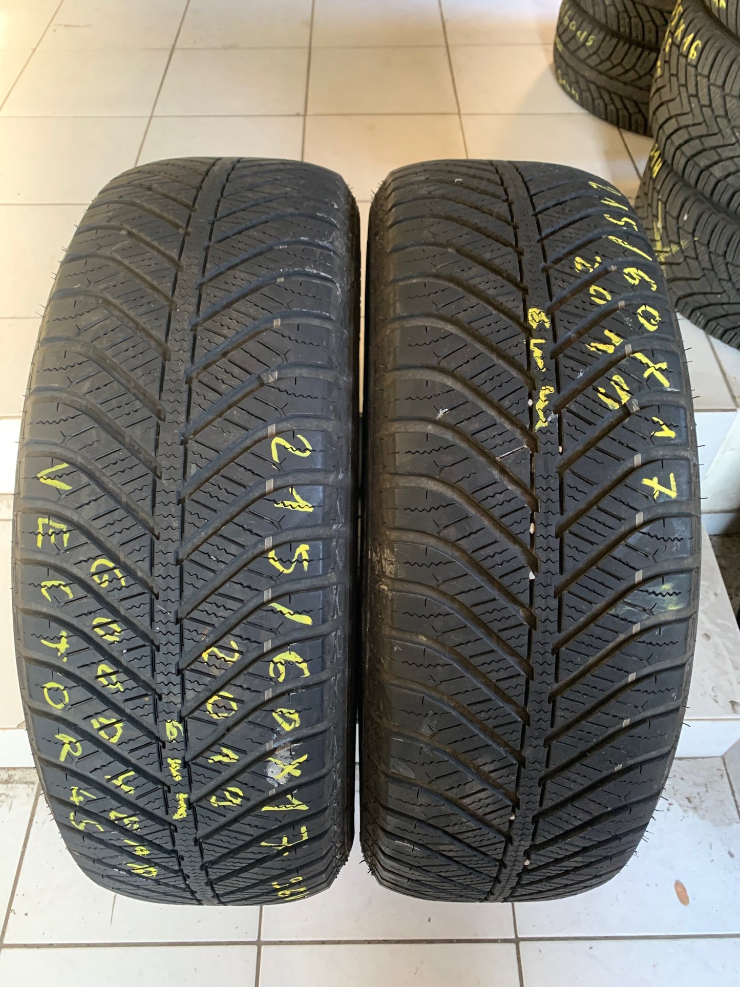 215/60R17 Goodyear 4 évszakos gumi eladó