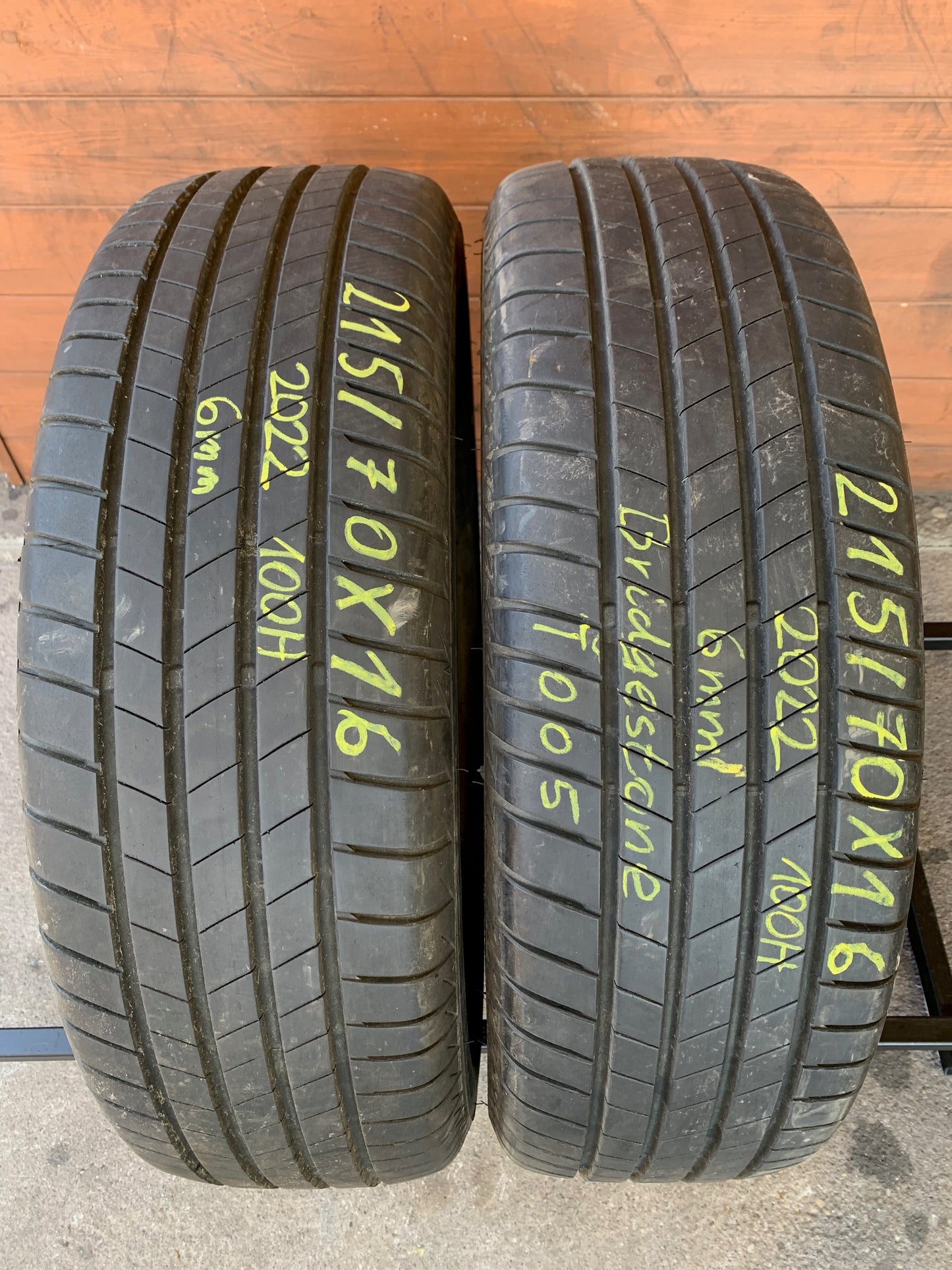 215/70R16 Bridgestone nyári gumi
