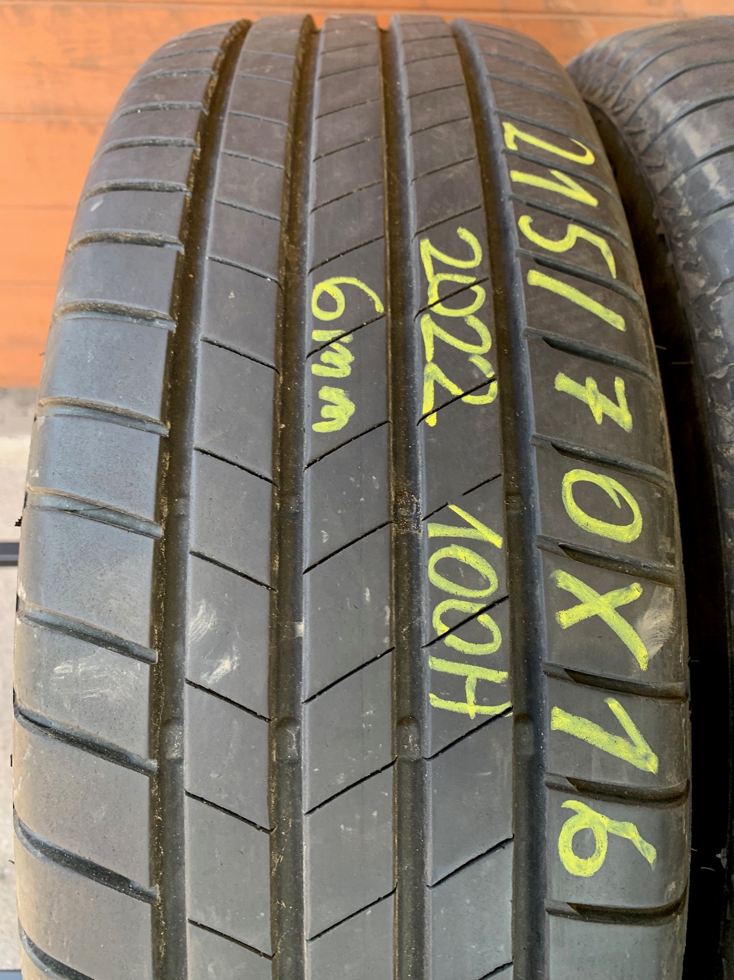 215/70R16 Bridgestone nyári gumi