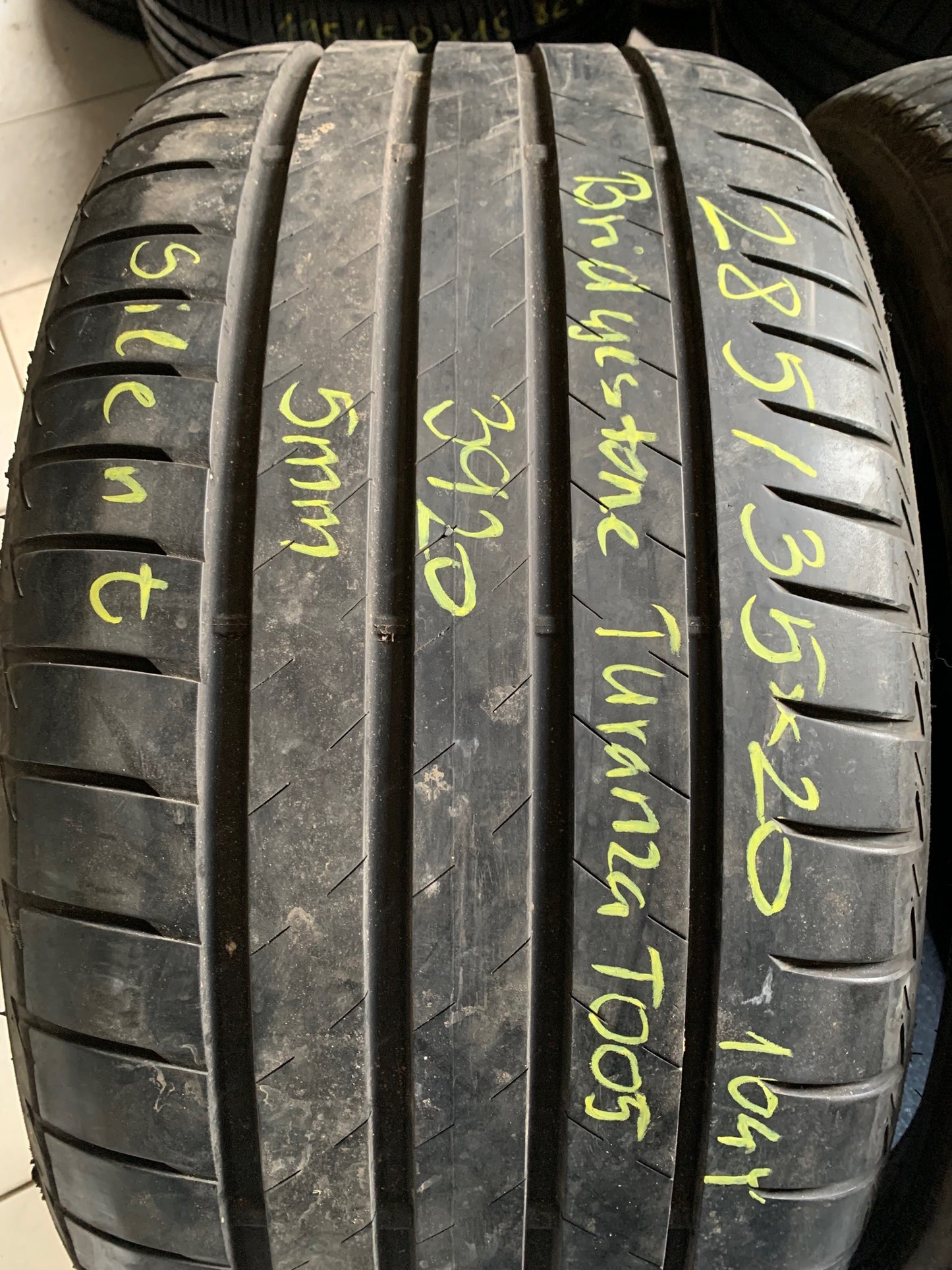 285/35R20 Bridgestone nyári gumi